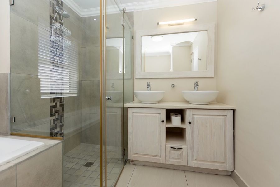 5 Bedroom Property for Sale in Paradise Beach Western Cape